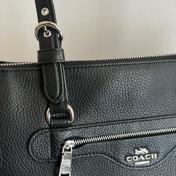 Brand new leather Coach tote bag with crossbody long handle - Picture 11 of 17